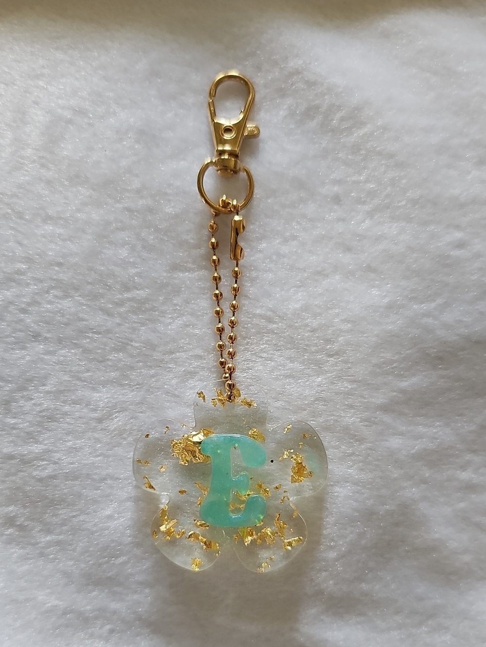 Gold Accent Clear Flower Keychain with Turquoise Initial E